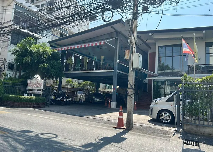 Twenty Twelve Sukhumvit 49 *