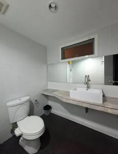 Twenty Twelve Sukhumvit 49 بانكوك
