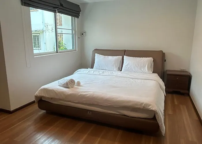 Twenty Twelve Sukhumvit 49 بيت ضيافة *